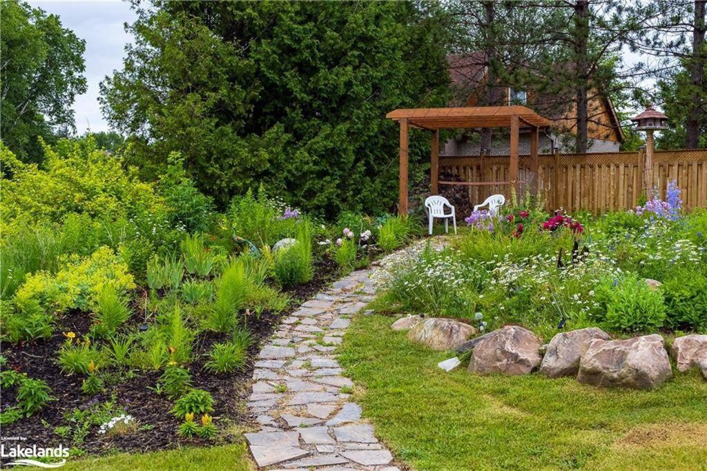 Luxury Lakeview Dream Cottage with Hot Tub