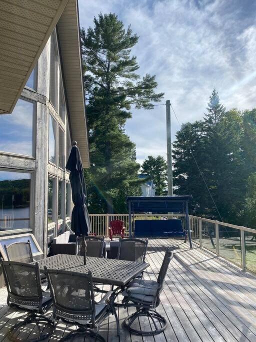 Luxury Lakeview Dream Cottage with Hot Tub