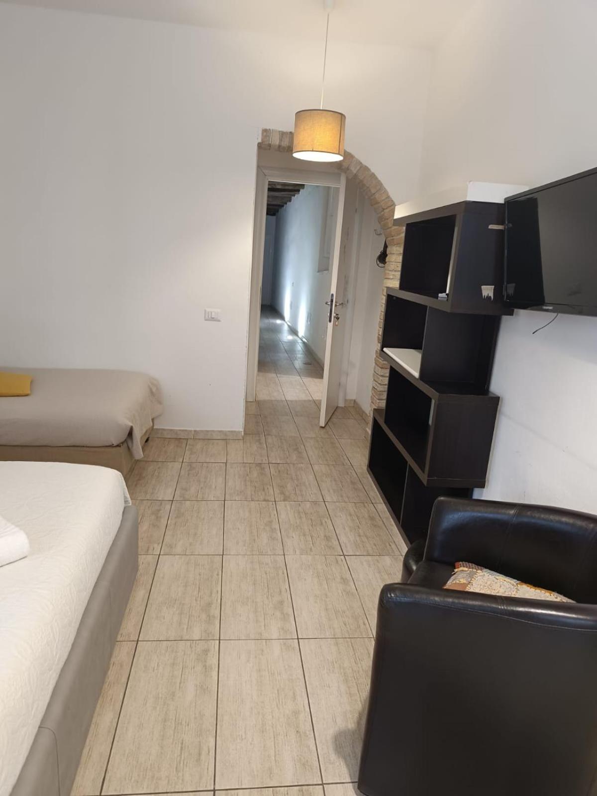 AL183 en Cagliari — hotel room