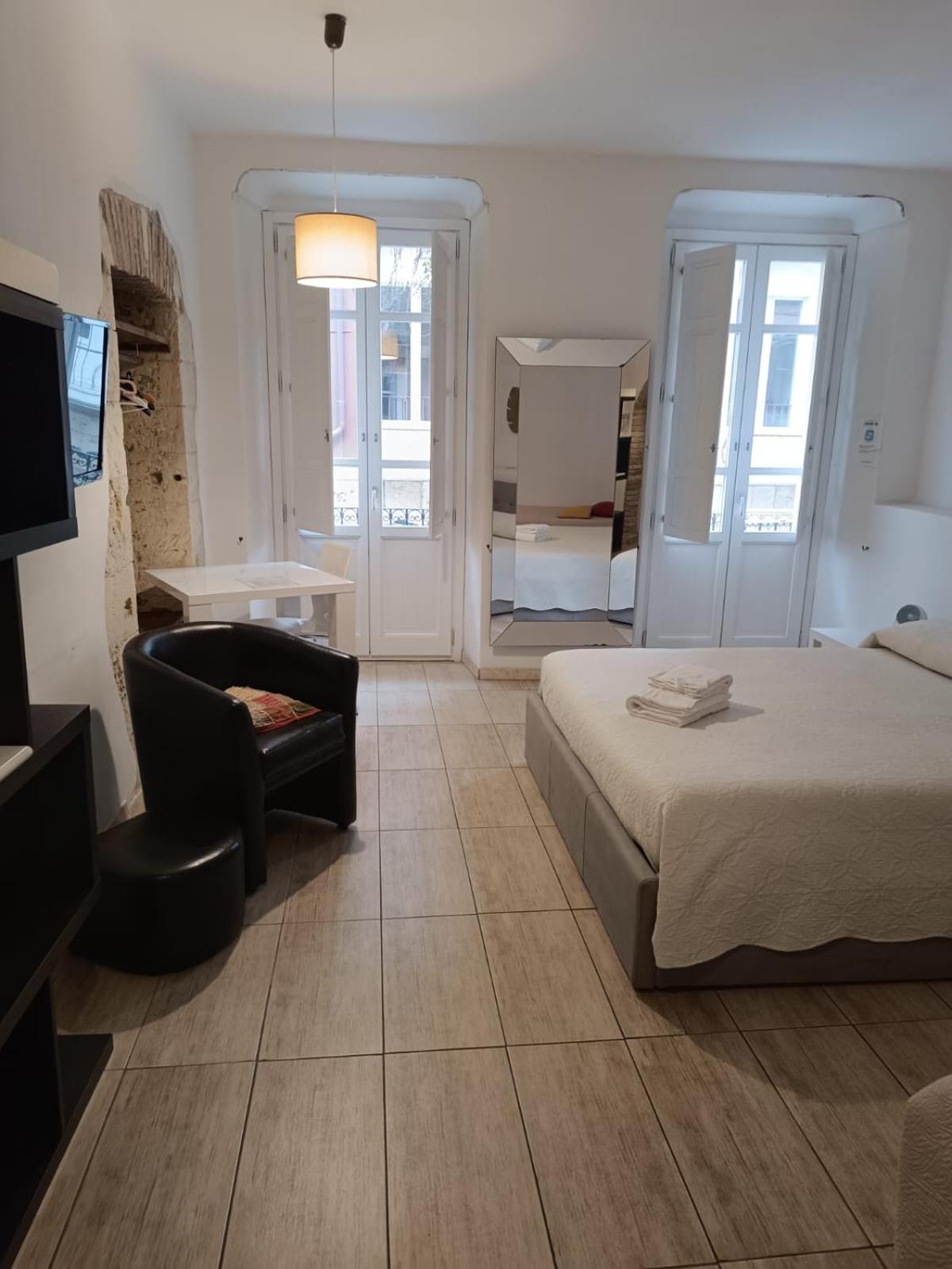 AL183 en Cagliari — hotel room