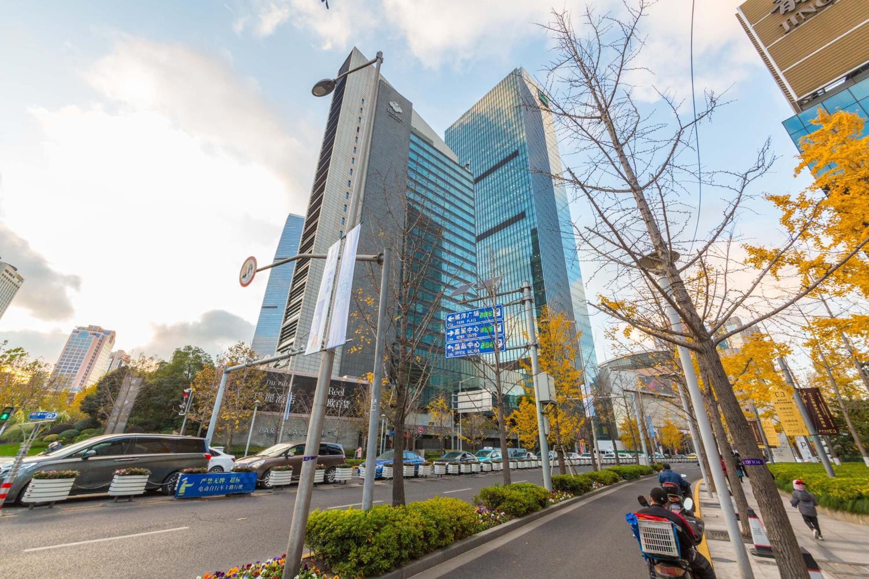 Yi Du Home with City View-3-Min Walk to Jingan Temple Metro & Mall
