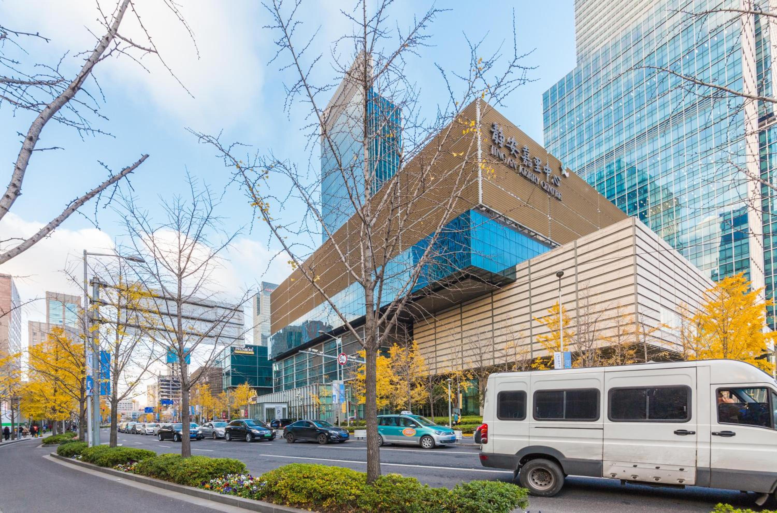 Yi Du Home with City View-3-Min Walk to Jingan Temple Metro & Mall