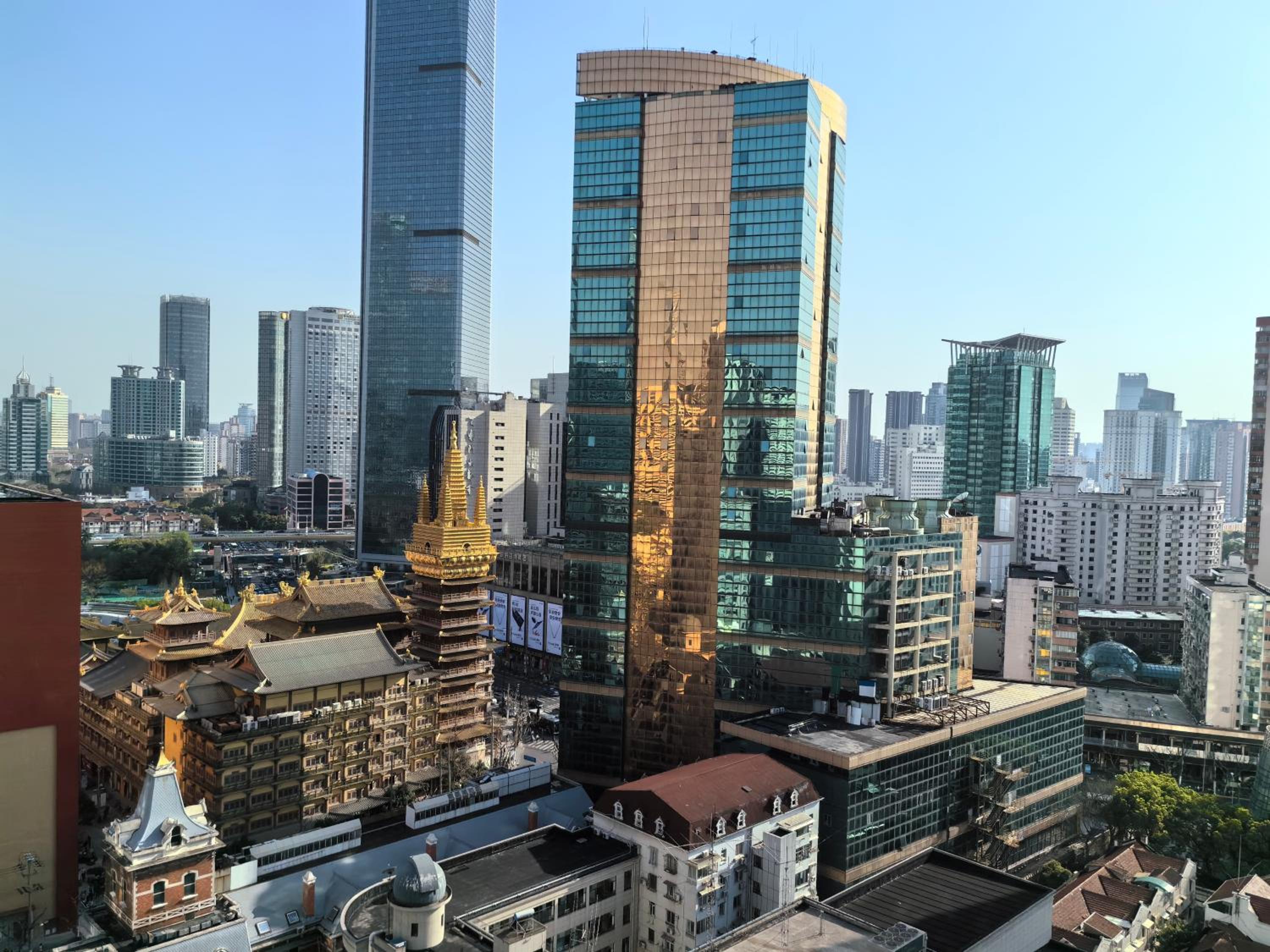 Yi Du Home with City View-3-Min Walk to Jingan Temple Metro & Mall
