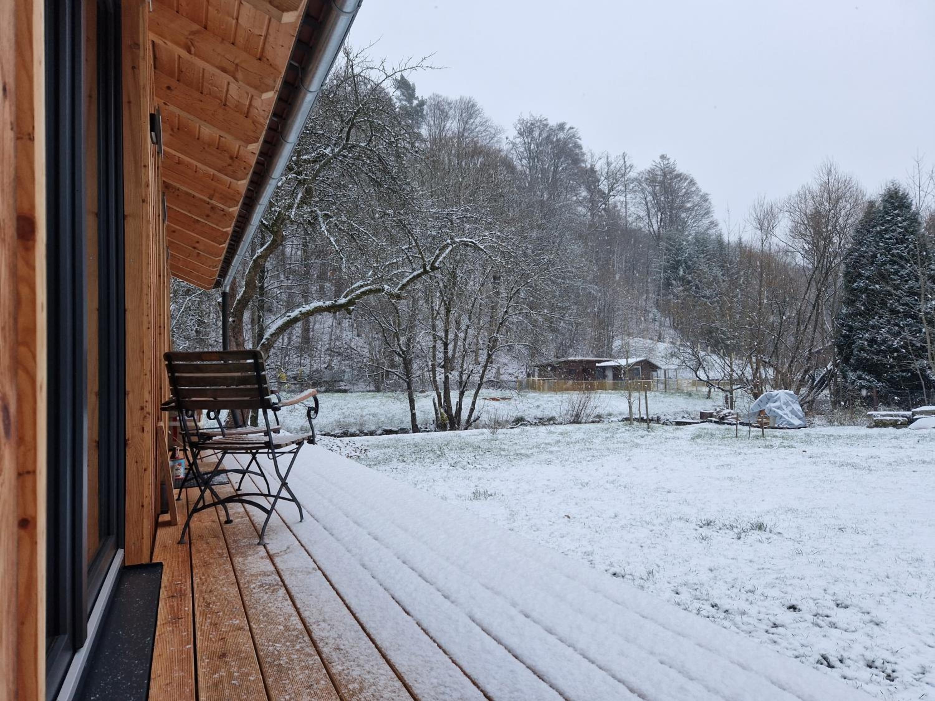 Holzhaus mit Kamin - Am Forellenfluss