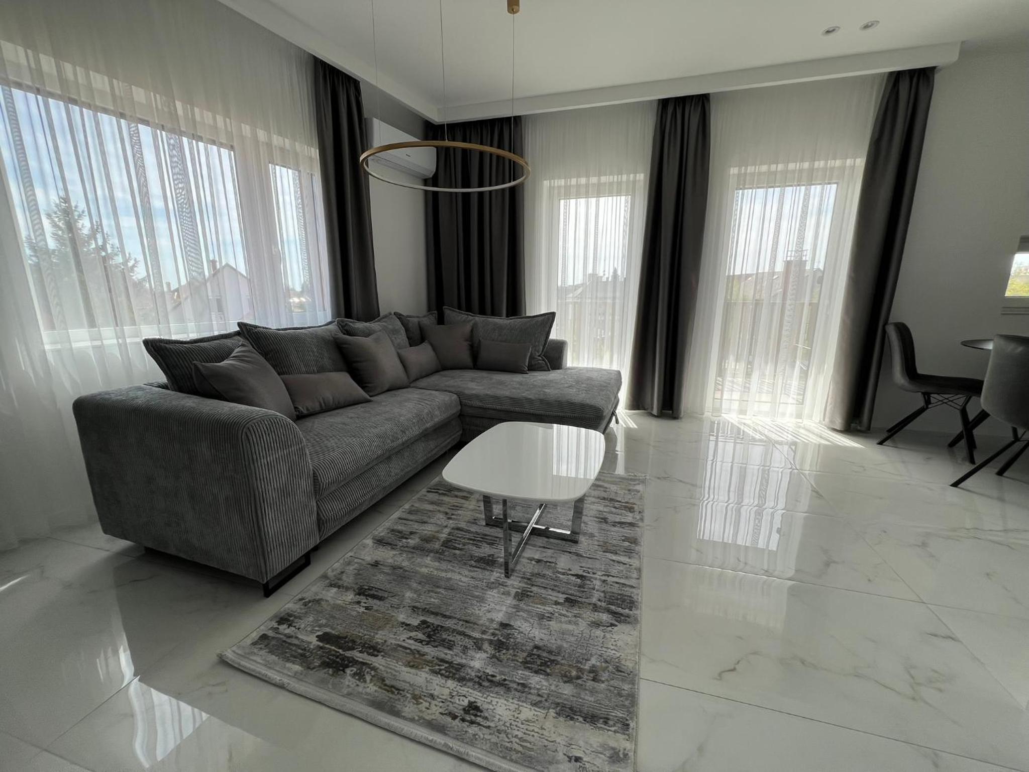 ASTRA LUX Apartments