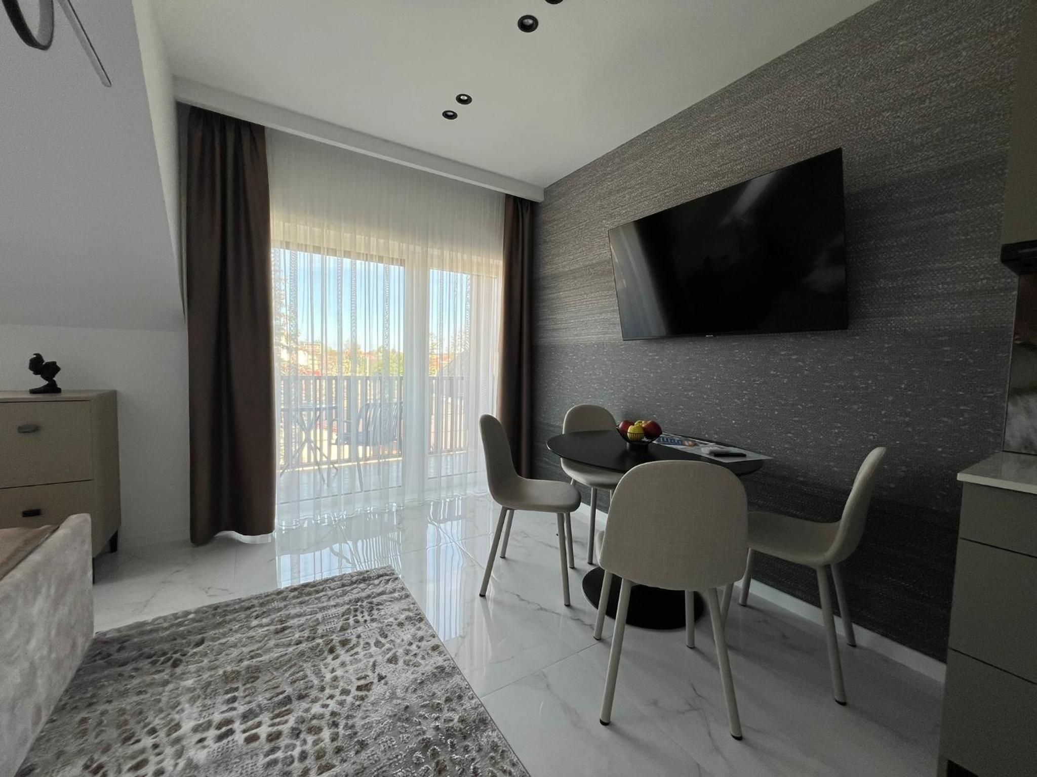 Hotel ASTRA LUX Apartments - Image 1