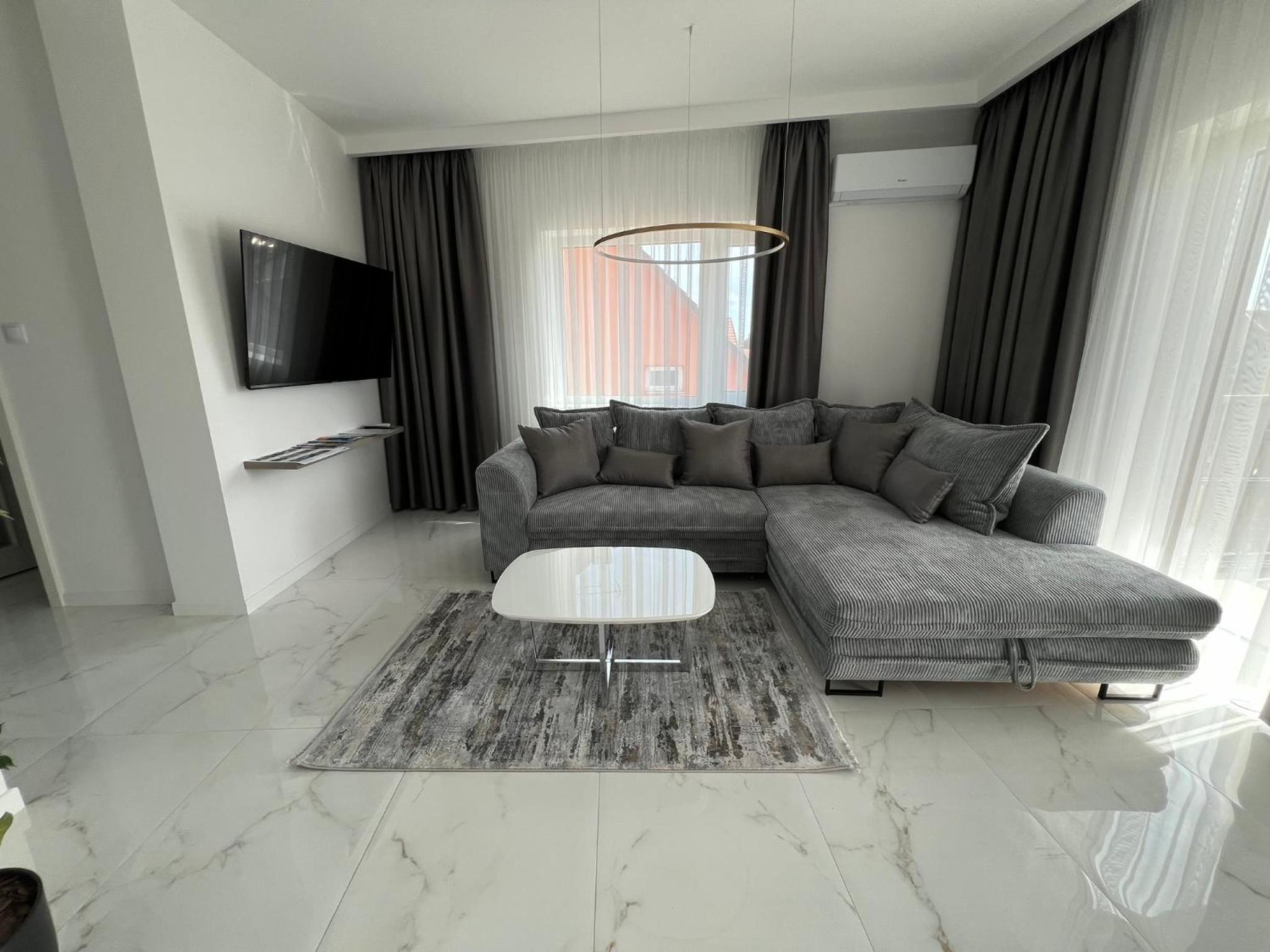 ASTRA LUX Apartments