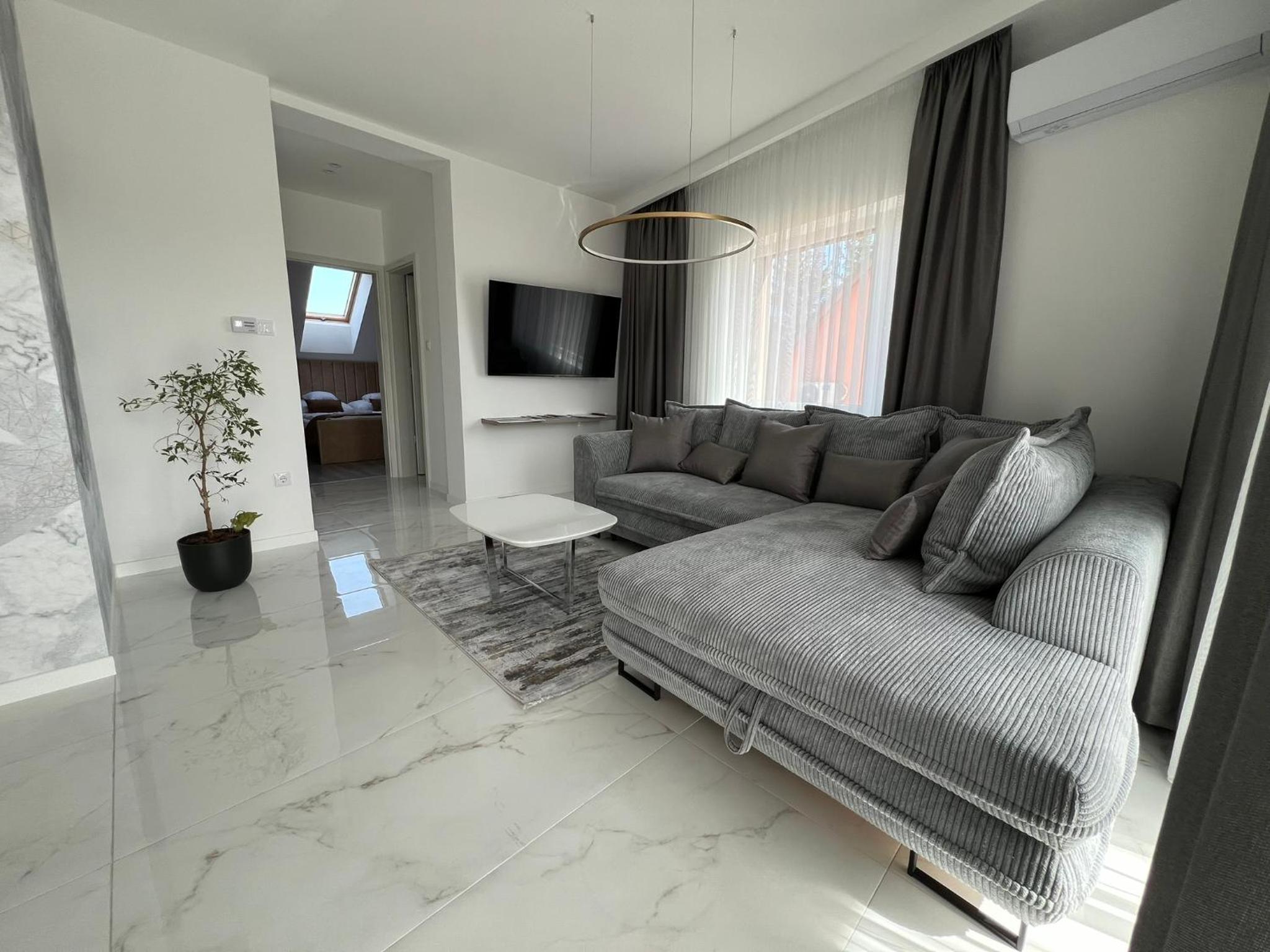ASTRA LUX Apartments