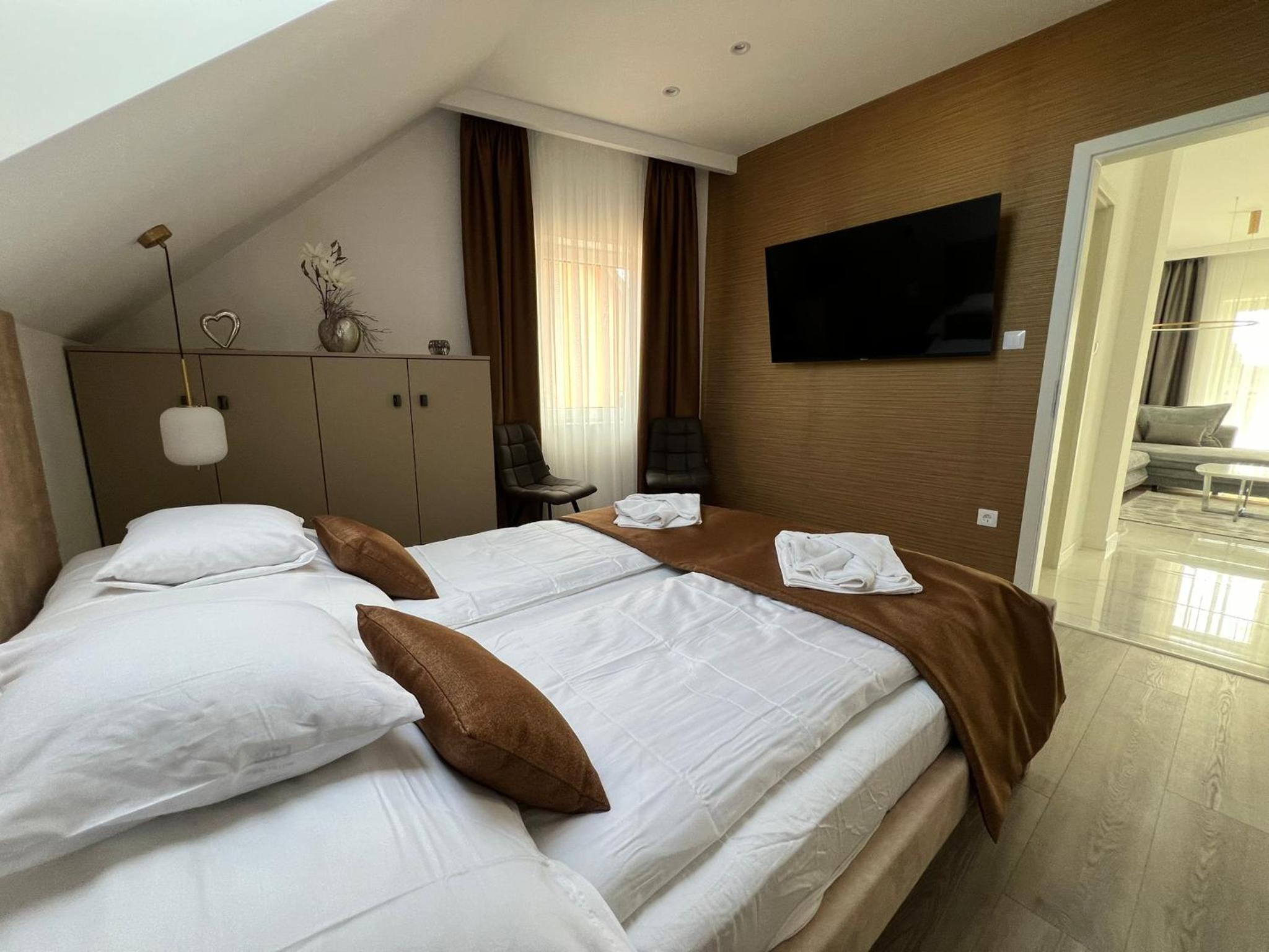 ASTRA LUX Apartments