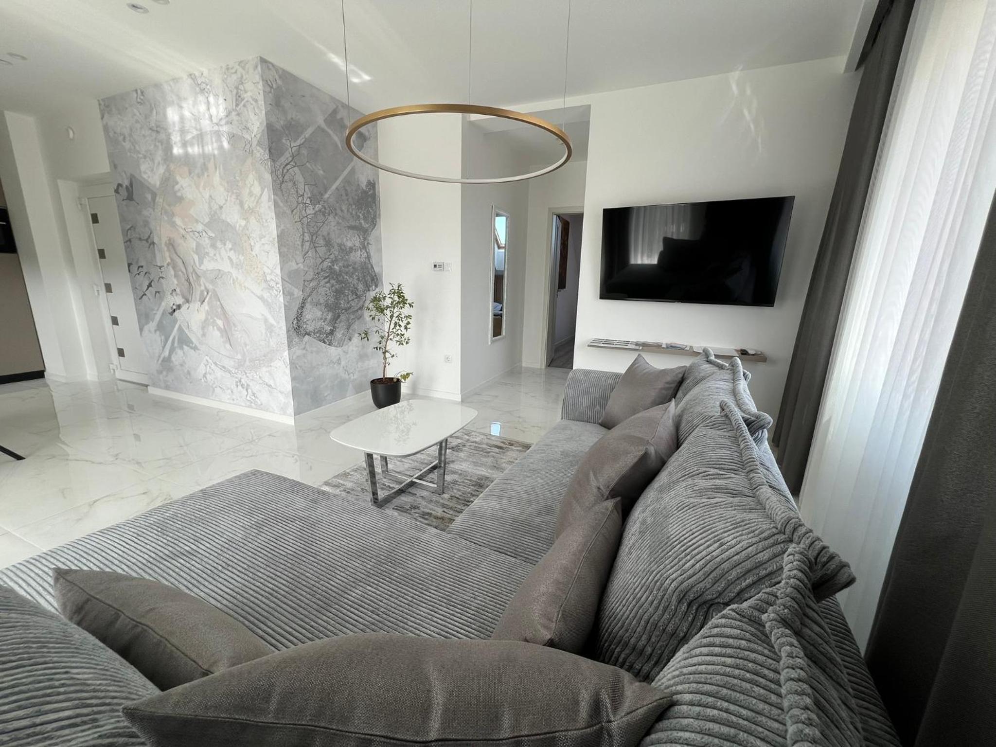 ASTRA LUX Apartments