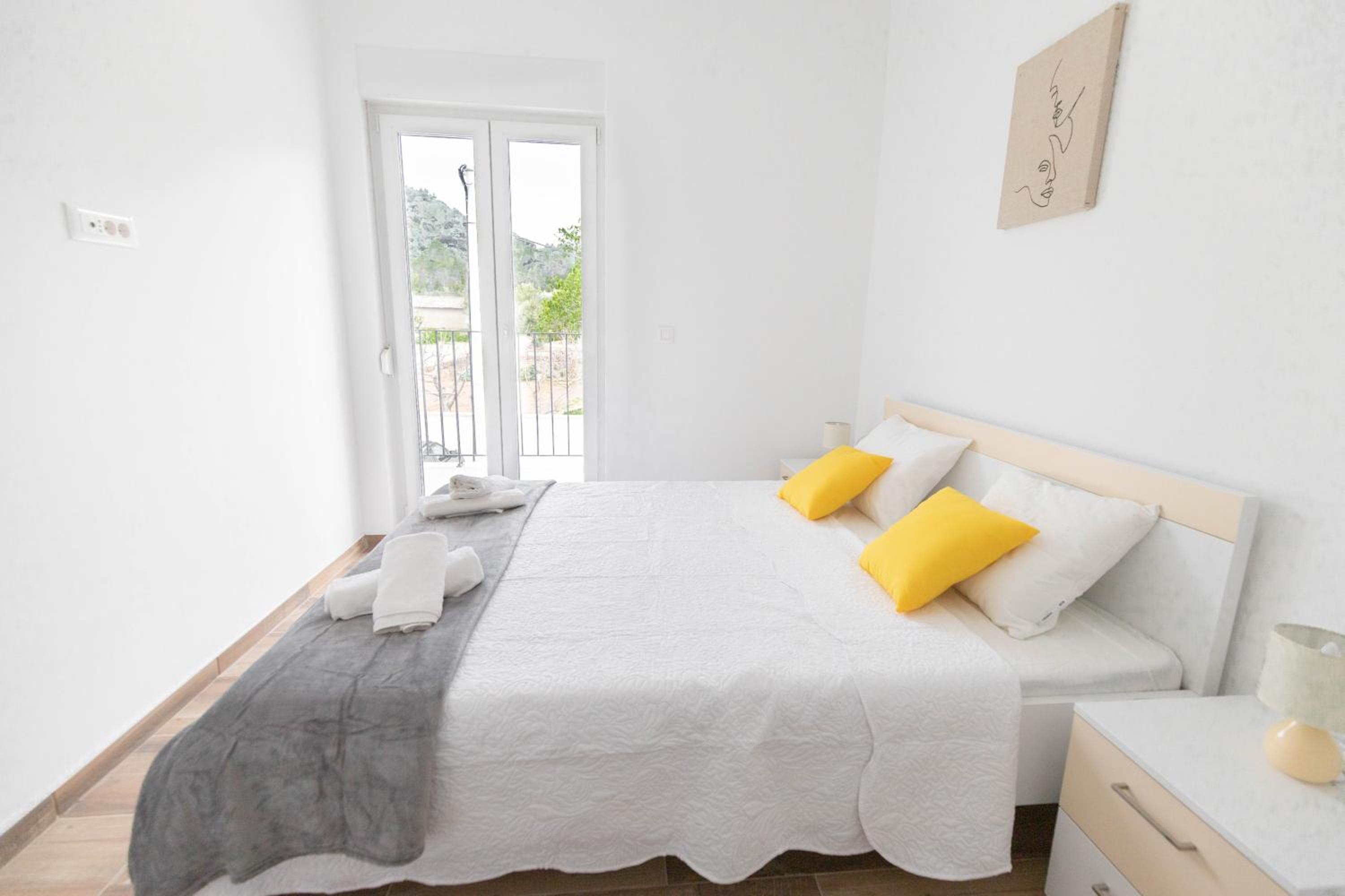House Bartulovic -Lucia Apartment with sea view view 4