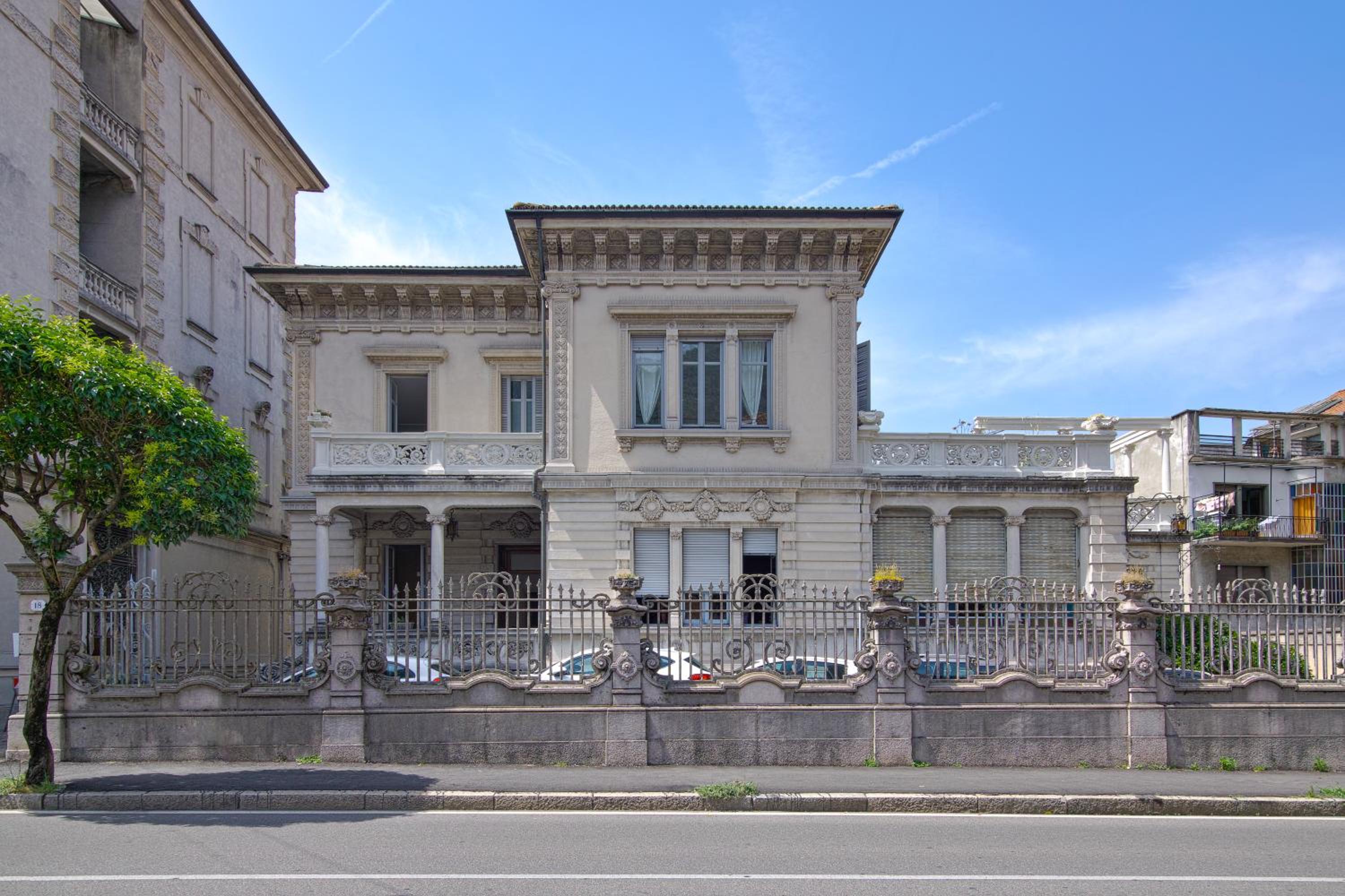 (5 bedrooms) 3 Seasons Villa on Como Lake view 2