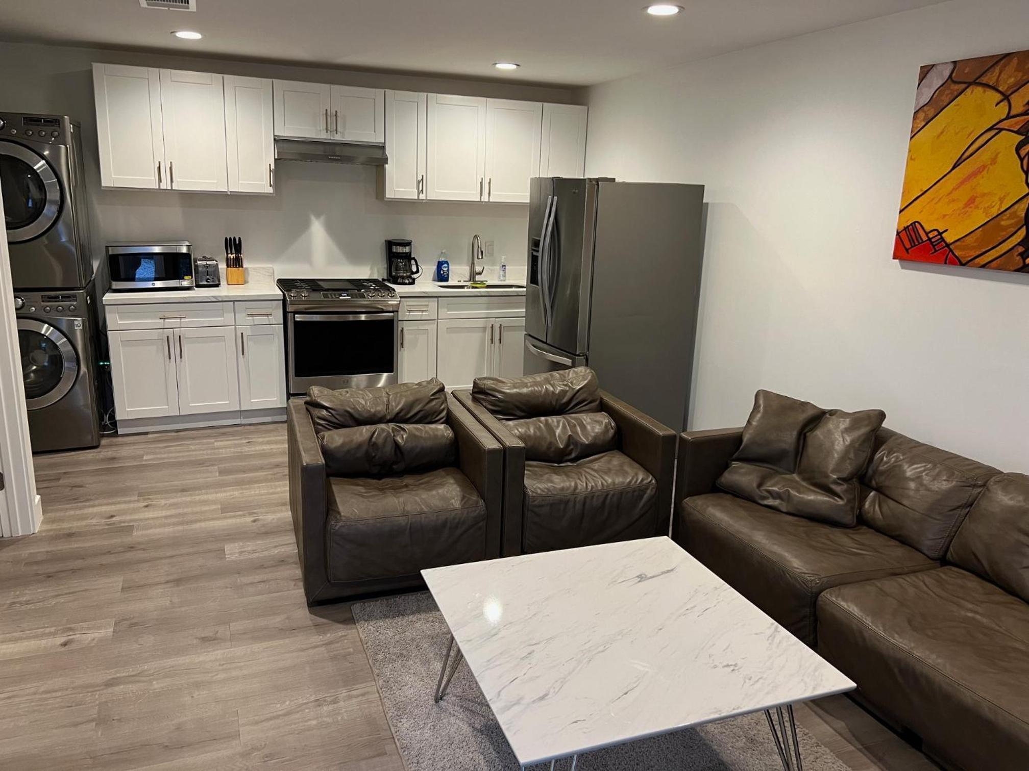 Private 1bedroom & 1bathroom home perfect for 2+ near Universal studio view 2