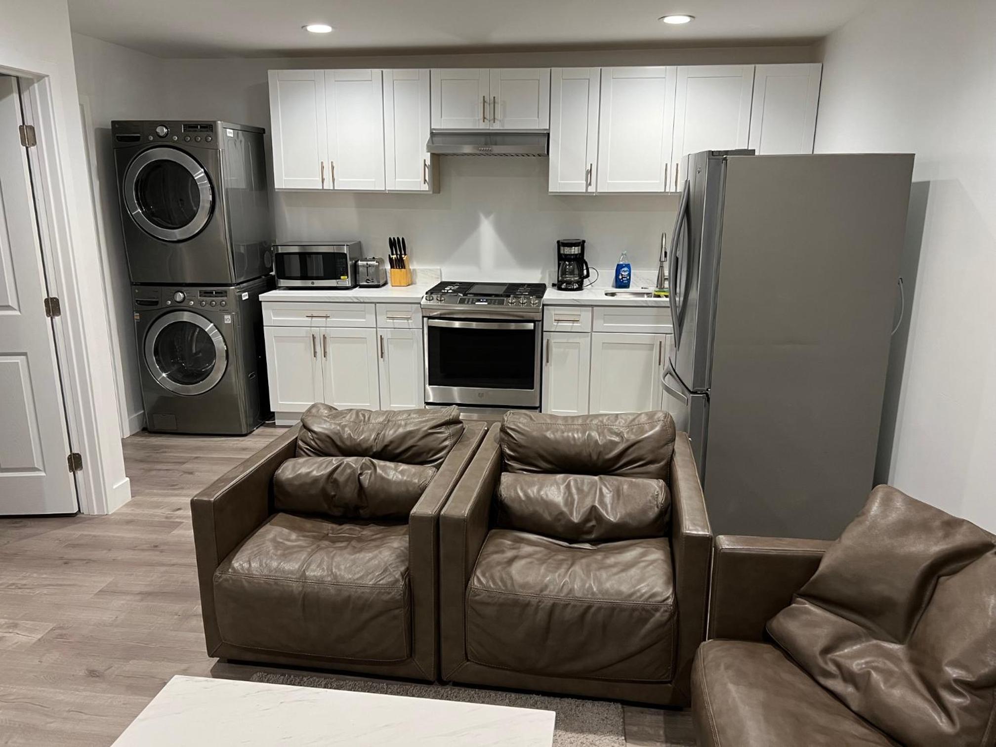 Private 1bedroom & 1bathroom home perfect for 2+ near Universal studio view 3