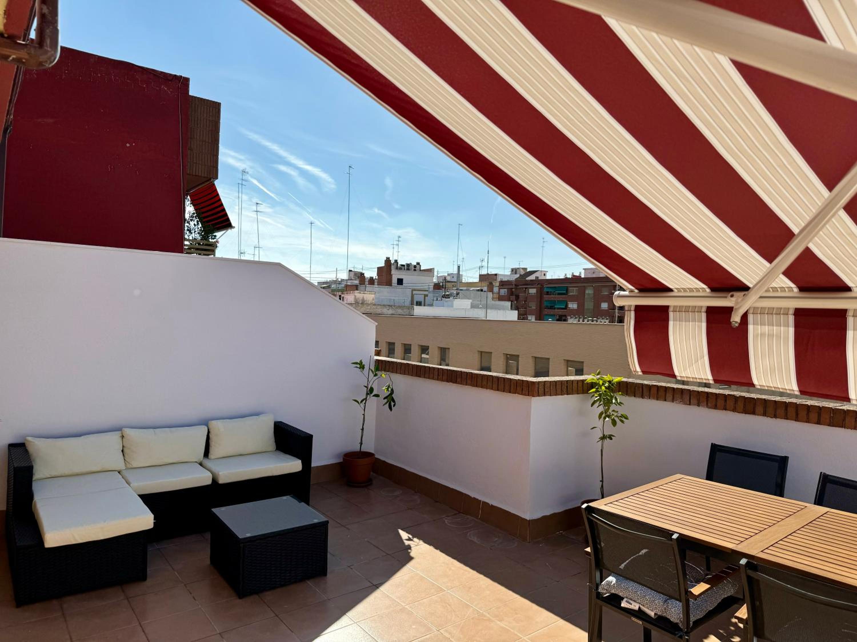 Your Long Stay Attic Home in Valencia photo 2