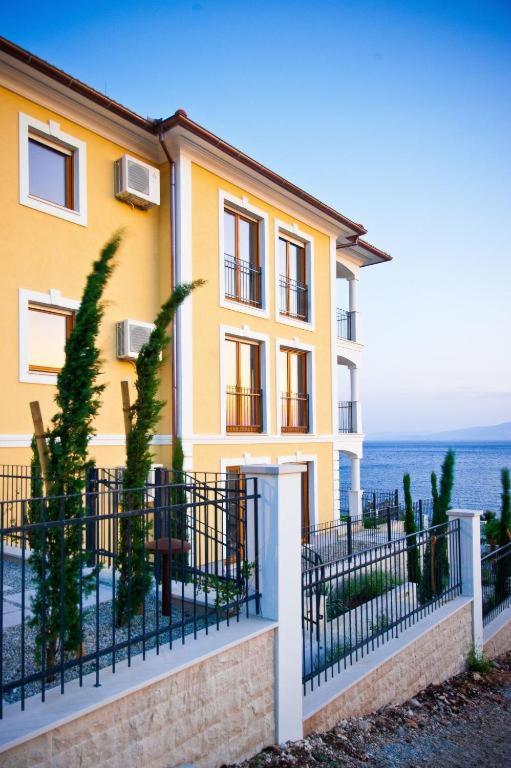 Beachfront apartment with pool, panoramic sea view - by Traveler tourist agency Krk - ID 2390 view 4
