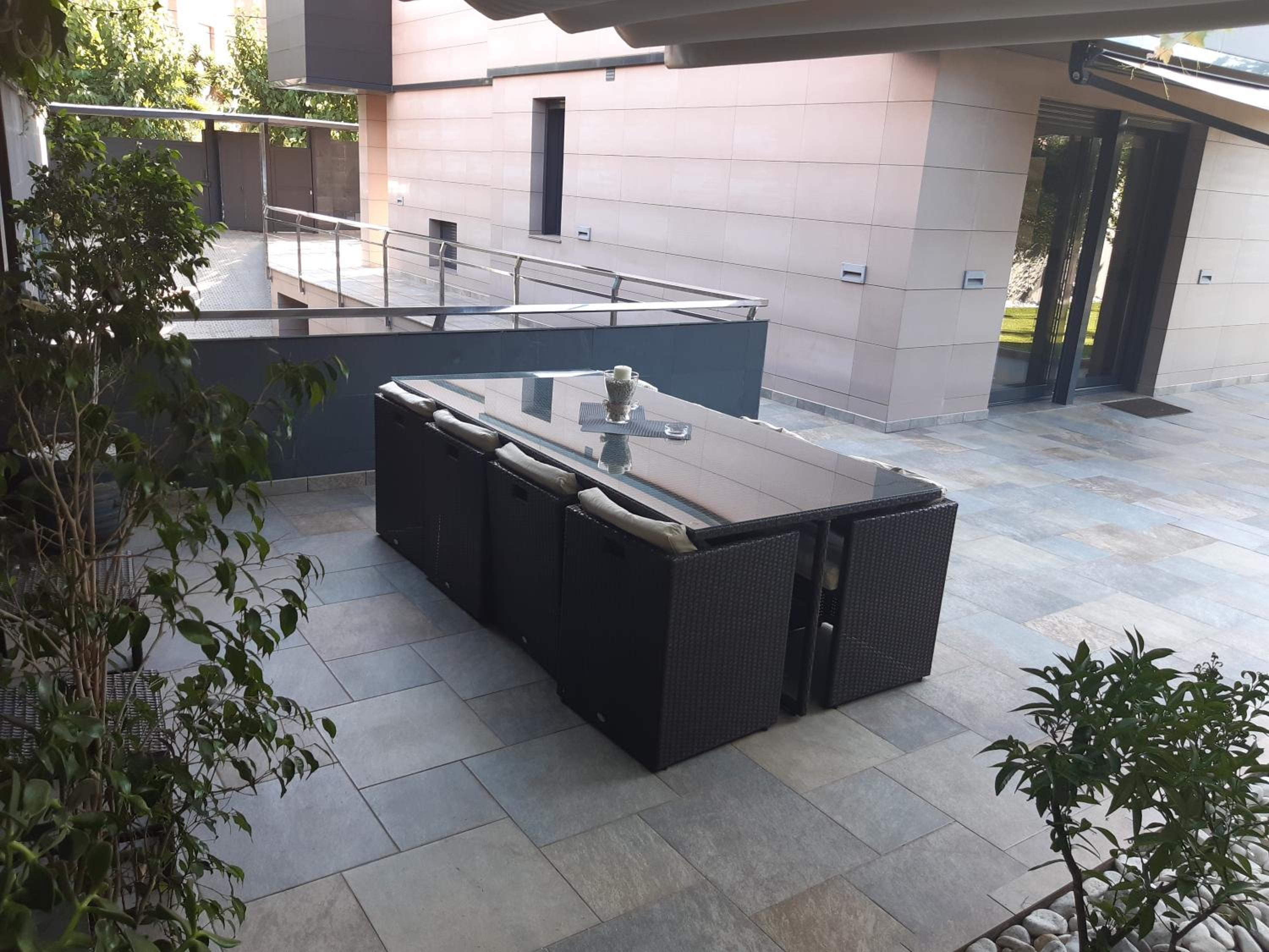 Chalet de lujo con jardín, piscina y aparcamiento todo privado. view 4