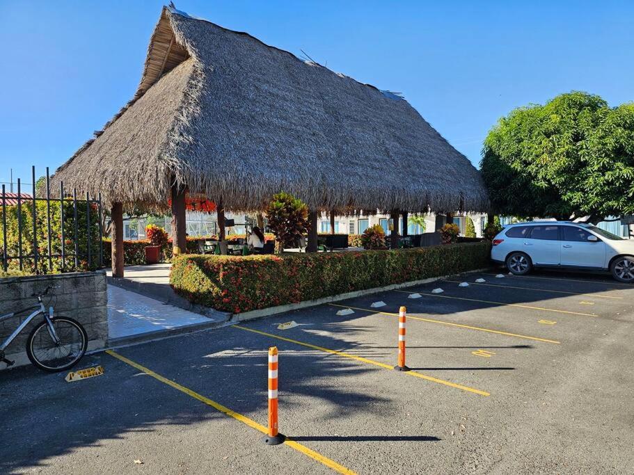 Casa en Girardot, Flandes, Ricaurte, conjunto cerrado.