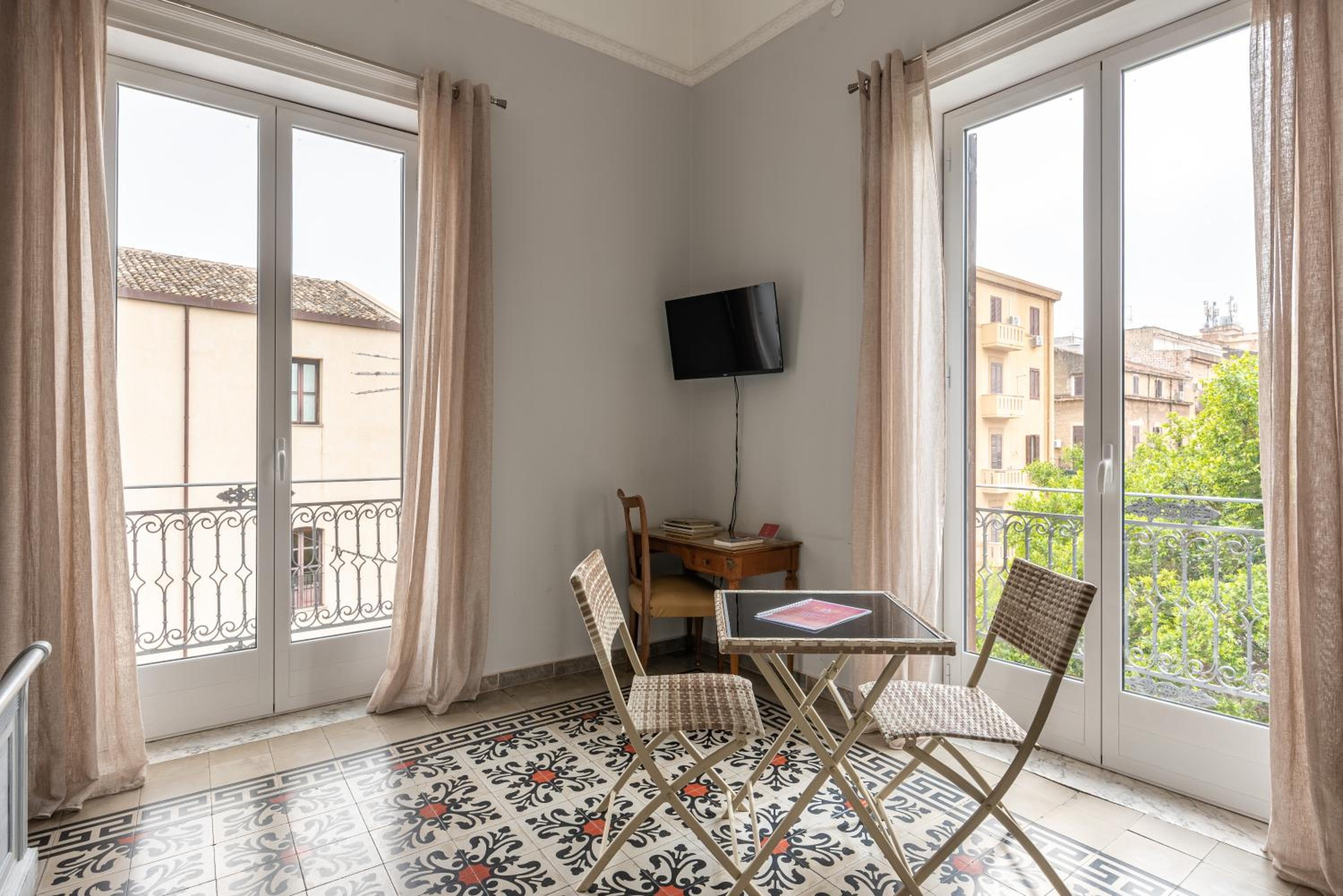 MAG guest house en Palermo — balance & terrace