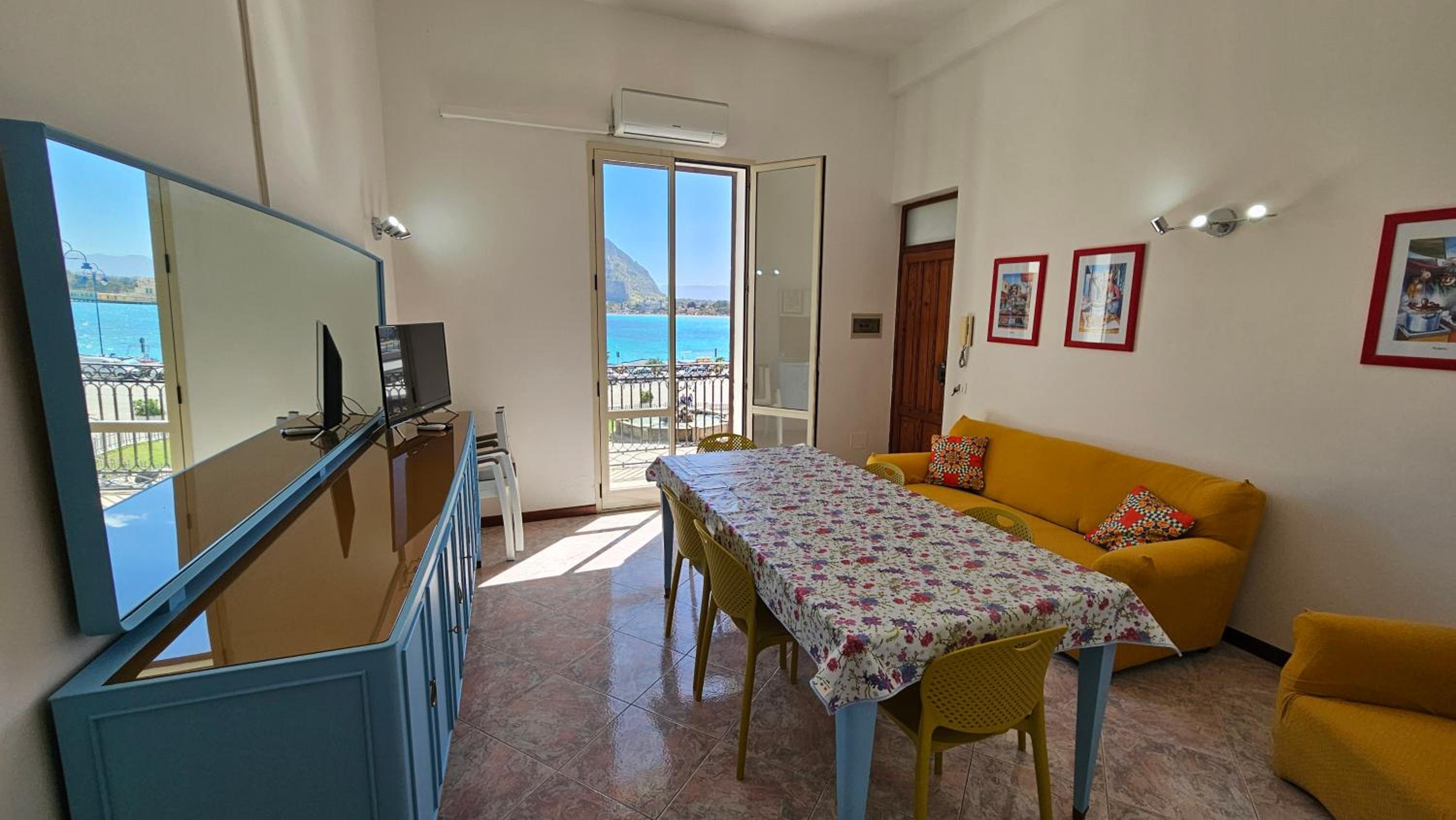 Mondello Vista Mare en Mondello — hotel room