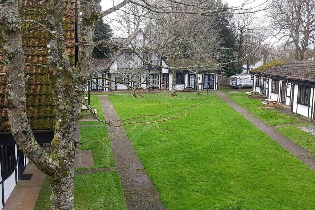33 Tudor Court view 4