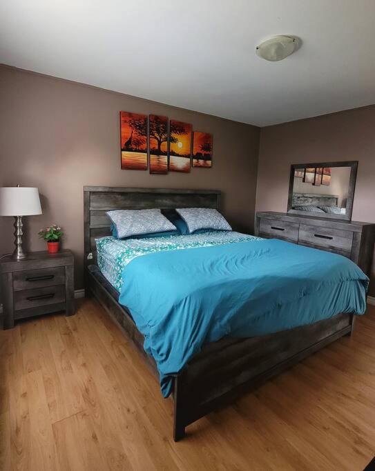 Entire Cozy Cottage. Glamping, Hot tub & Kayak