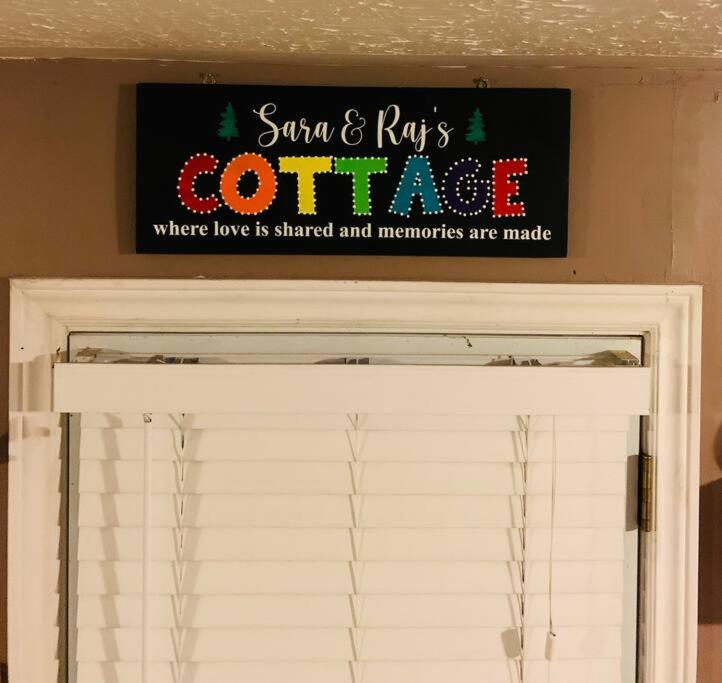 Entire Cozy Cottage. Glamping, Hot tub & Kayak