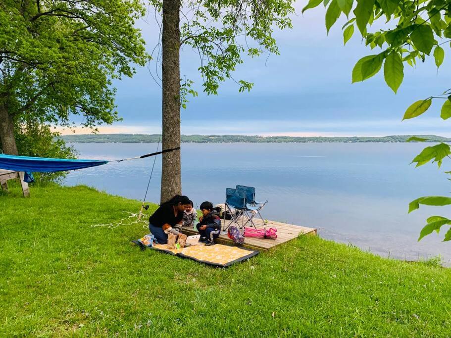 Entire Cozy Cottage. Glamping, Hot tub & Kayak