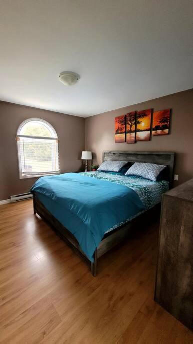 Entire Cozy Cottage. Glamping, Hot tub & Kayak