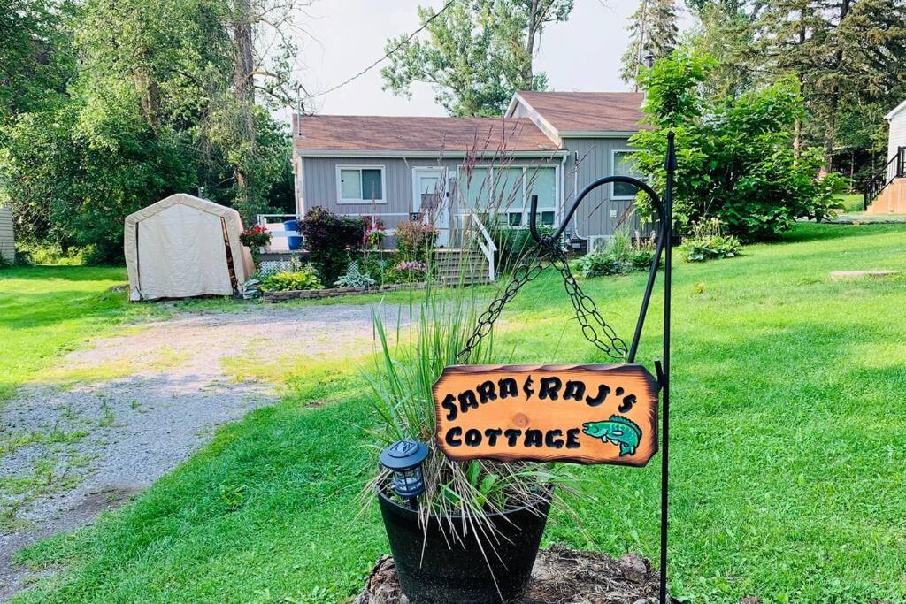 Entire Cozy Cottage. Glamping, Hot tub & Kayak