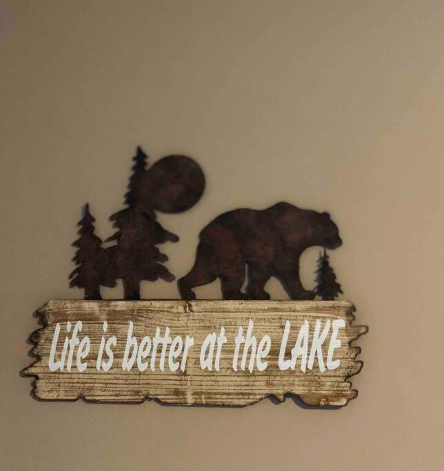 Entire Cozy Cottage. Glamping, Hot tub & Kayak