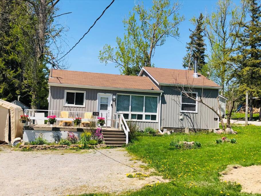 Entire Cozy Cottage. Glamping, Hot tub & Kayak