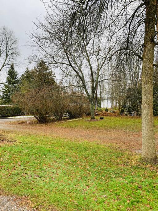 Entire Cozy Cottage. Glamping, Hot tub & Kayak