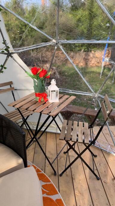 Entire Cozy Cottage. Glamping, Hot tub & Kayak