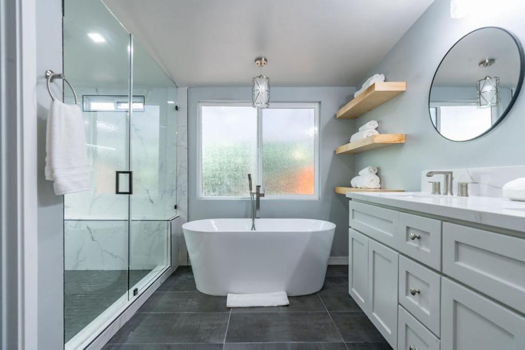 La Jolla Village's Premier Haven