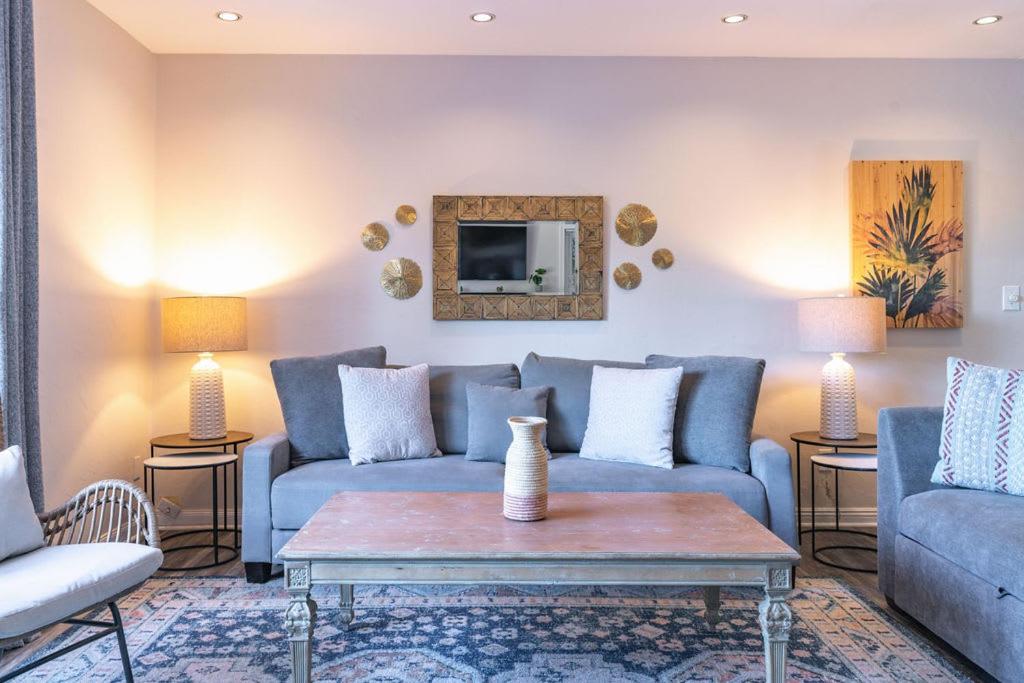 La Jolla Village's Premier Haven