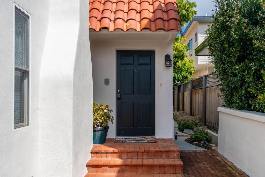 La Jolla Village's Premier Haven