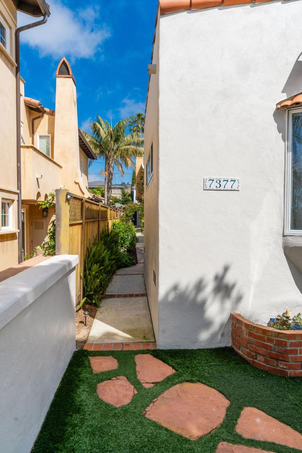 La Jolla Village's Premier Haven