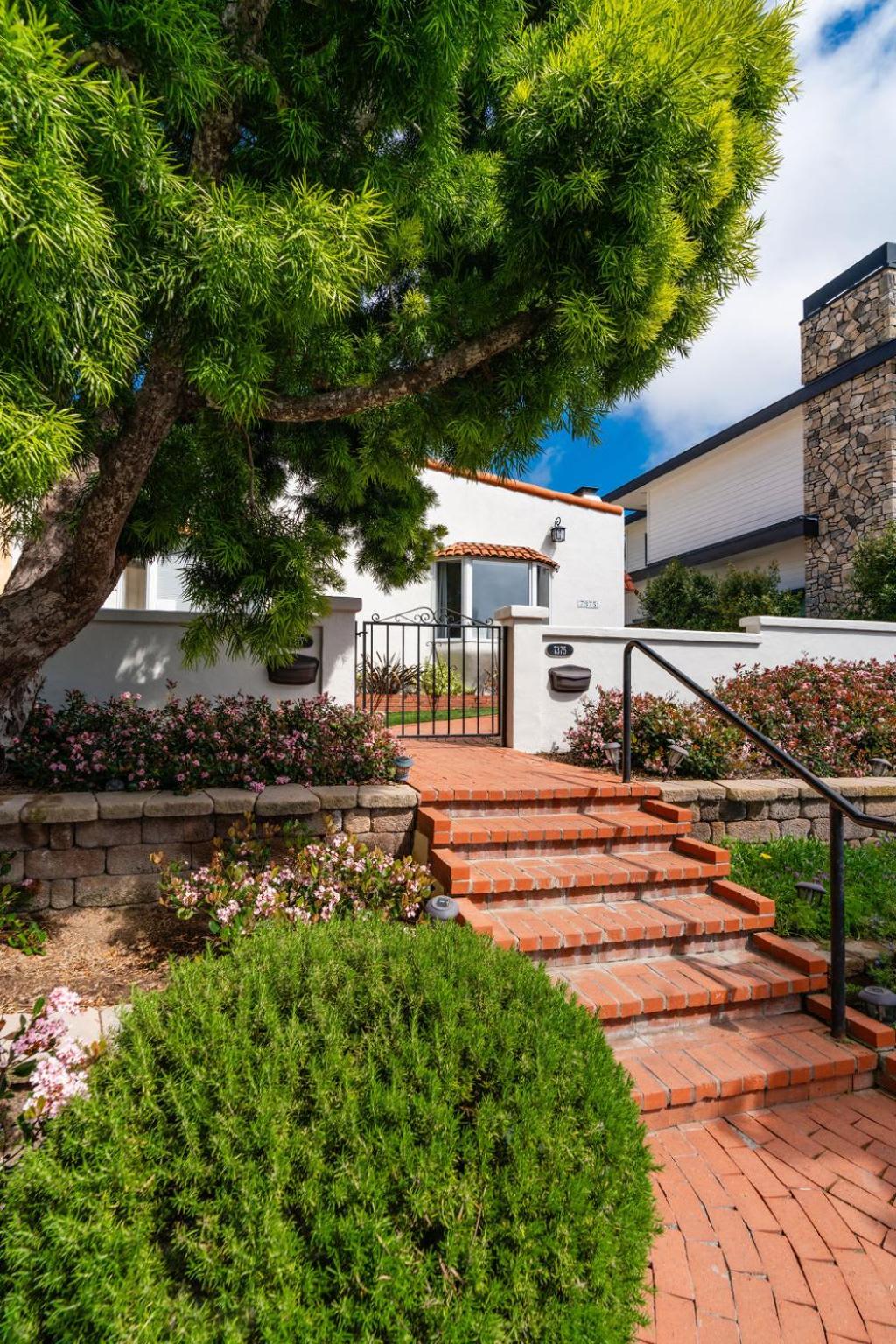 La Jolla Village's Premier Haven