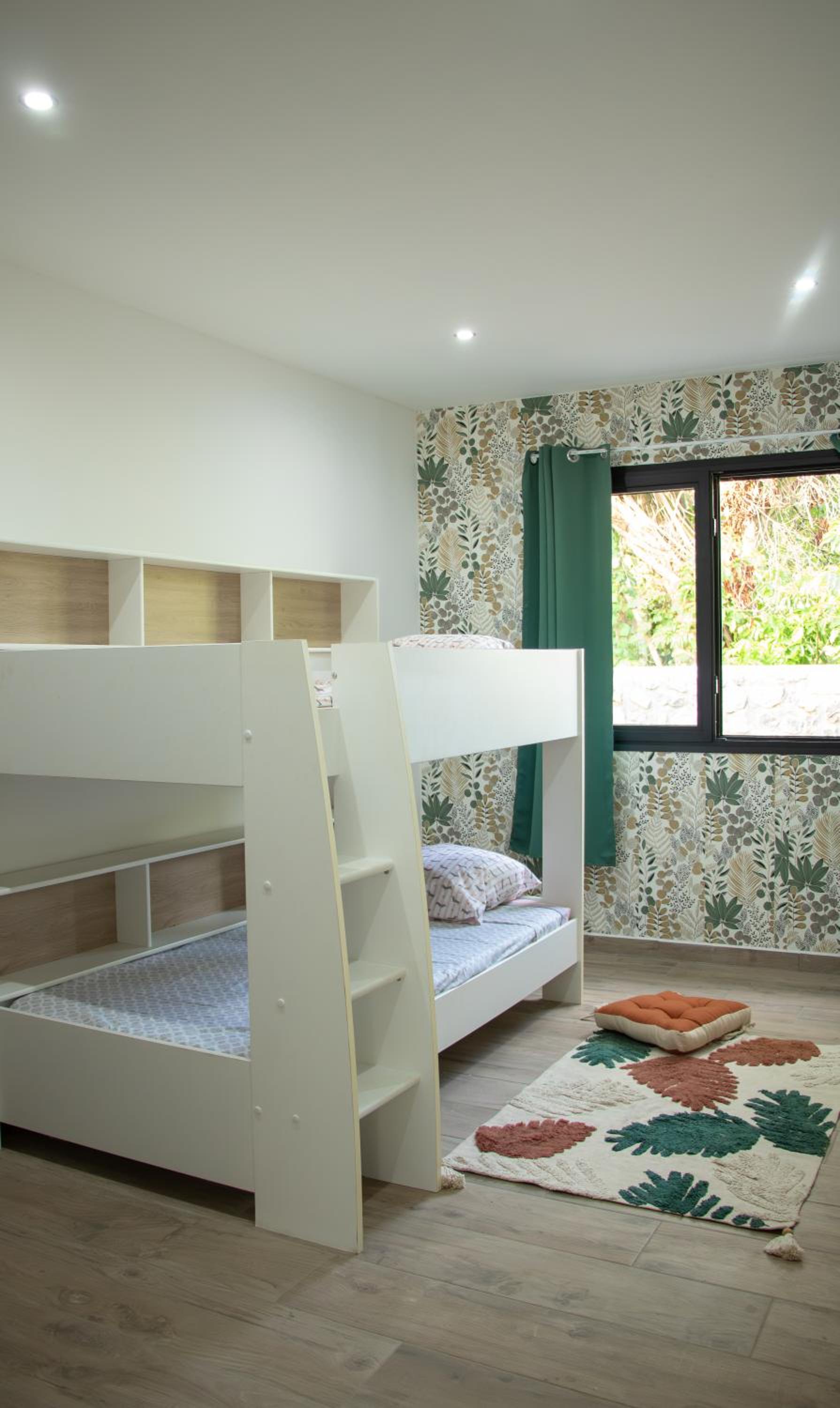 Le Beau Vallon 1 classée 4 étoiles - Jacuzzi privatif et piscine chauffée partagée view 3