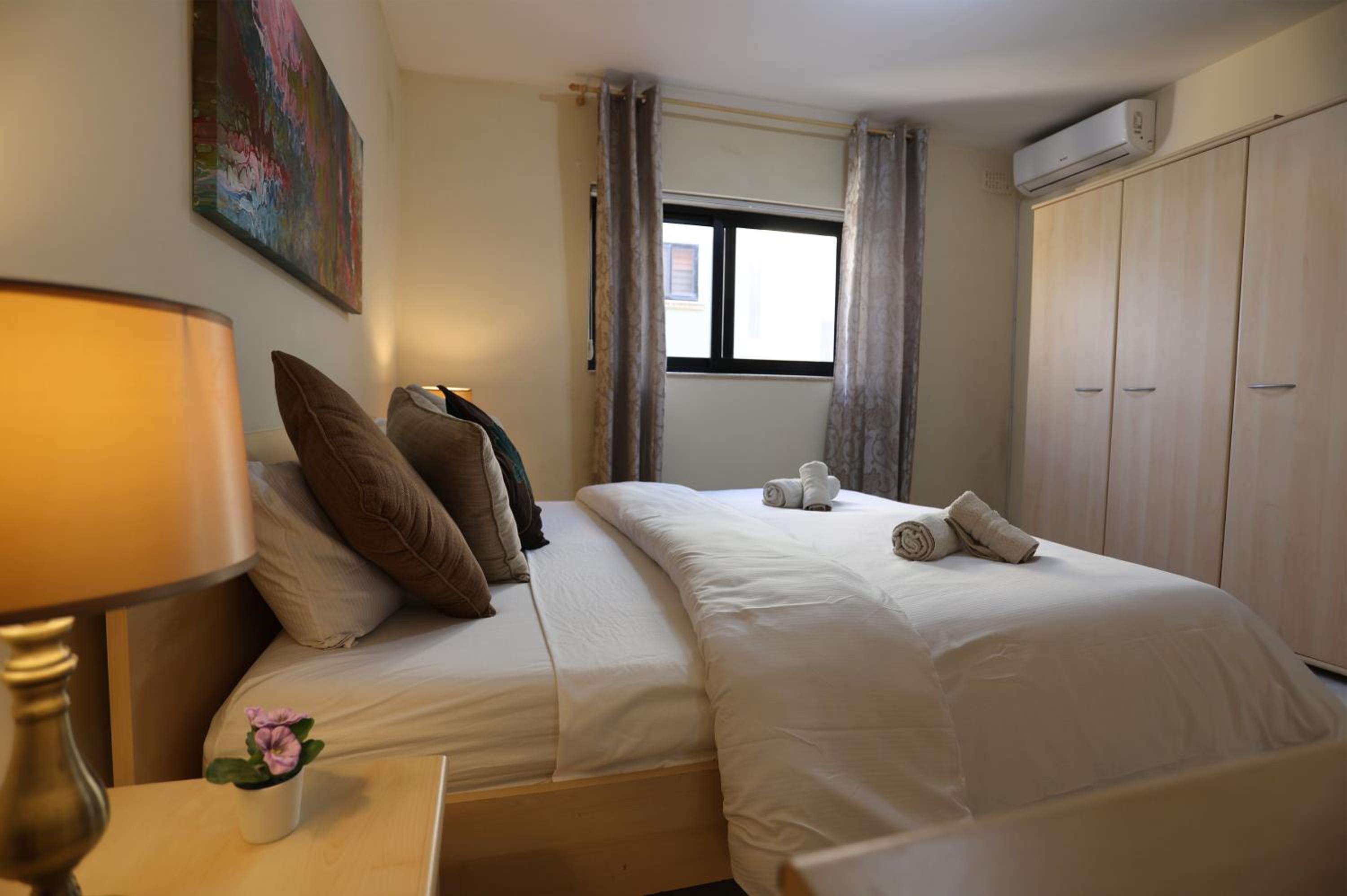 Mayfair Cosy 2BR Apartment photo 5
