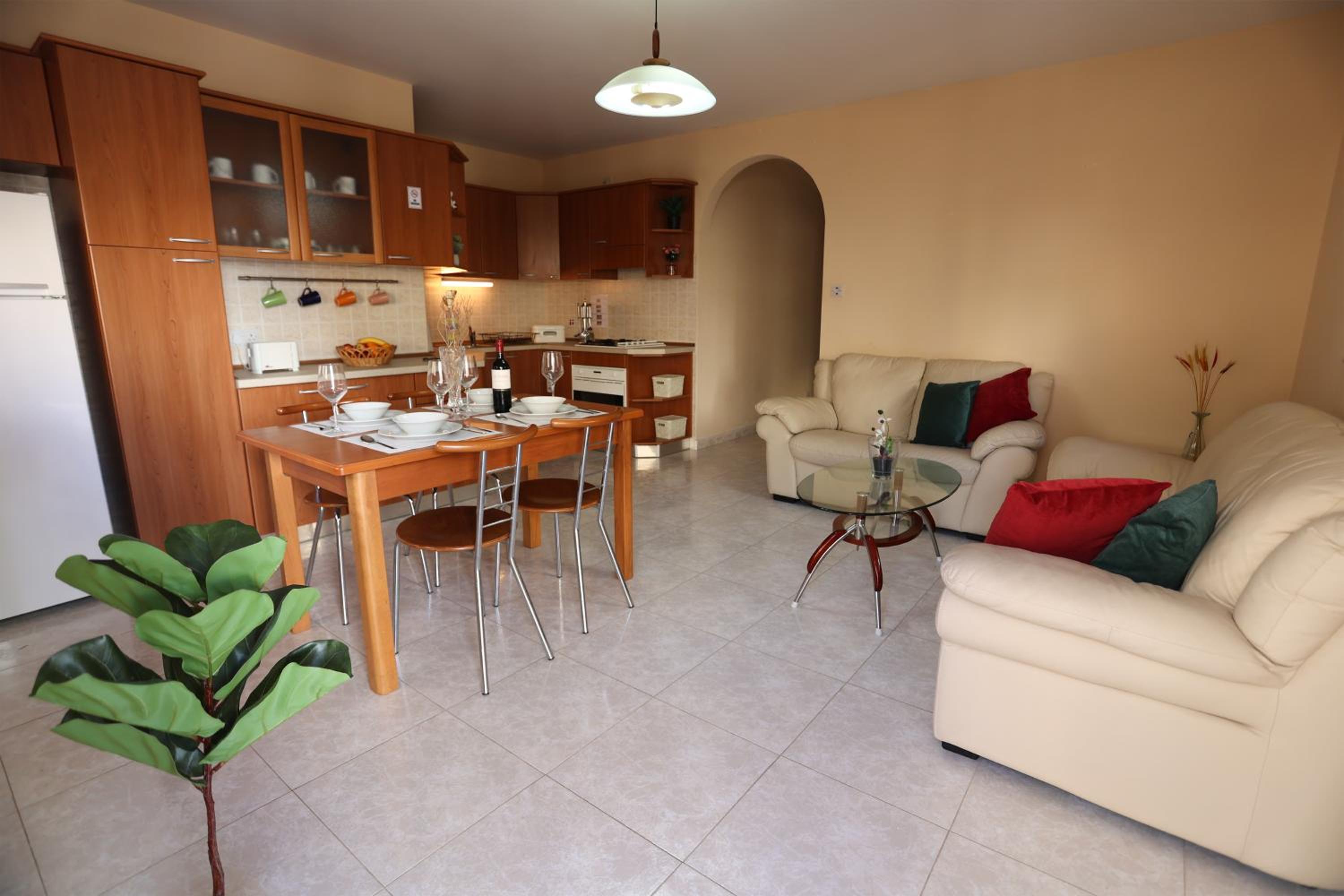 Mayfair Cosy 2BR Apartment photo 4