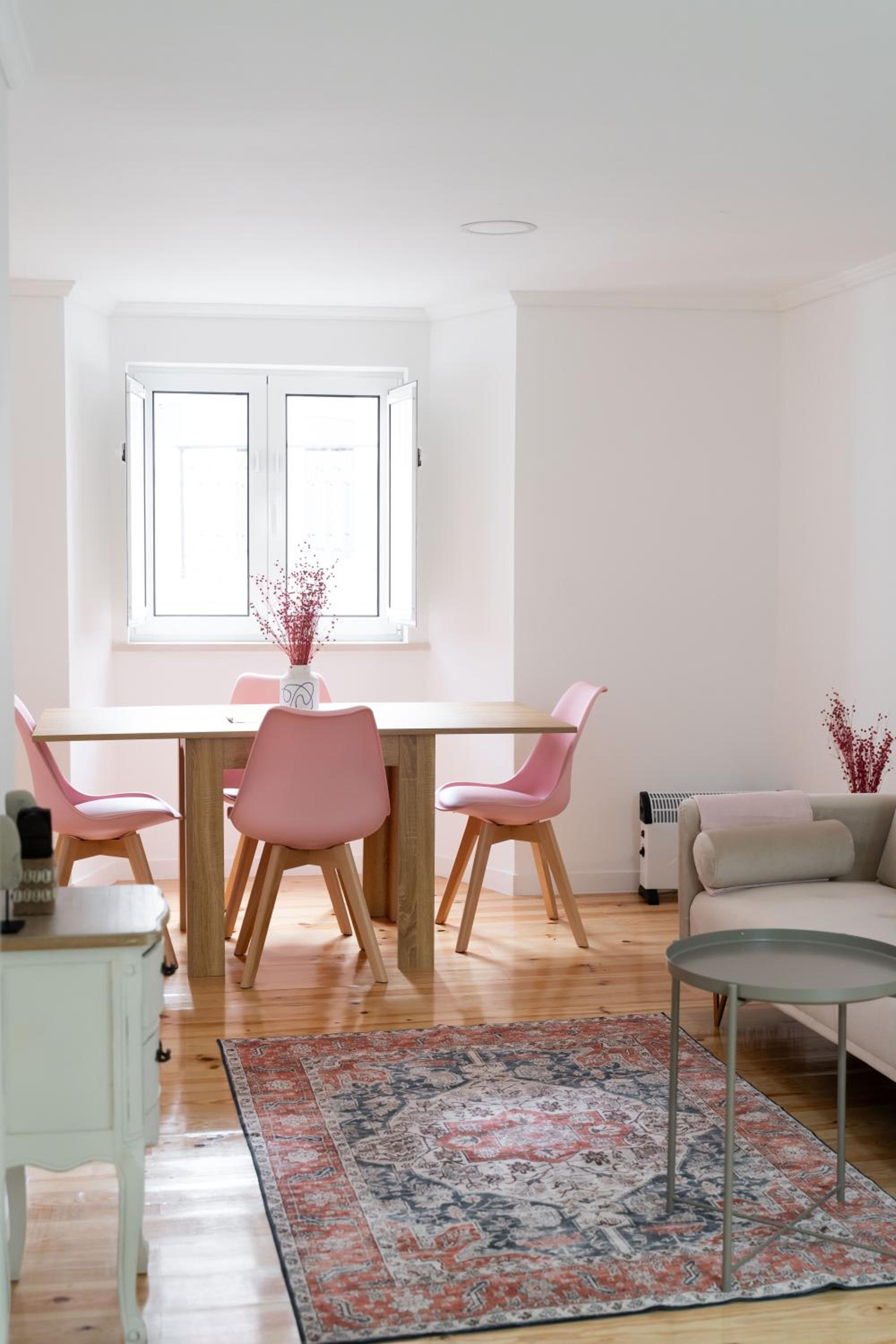 Cozy Bohemian Flat- Berry view 3