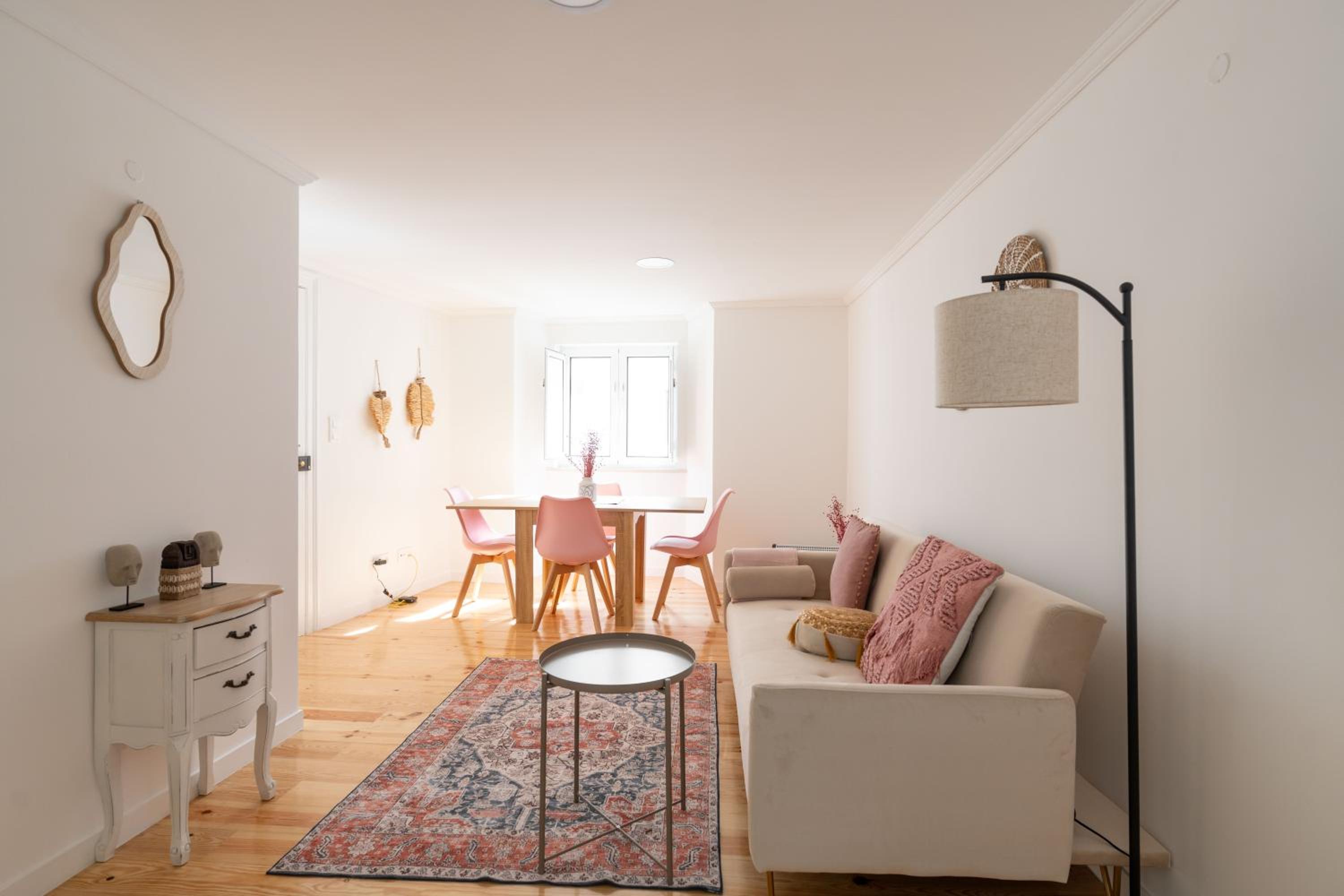 Cozy Bohemian Flat- Berry view 2