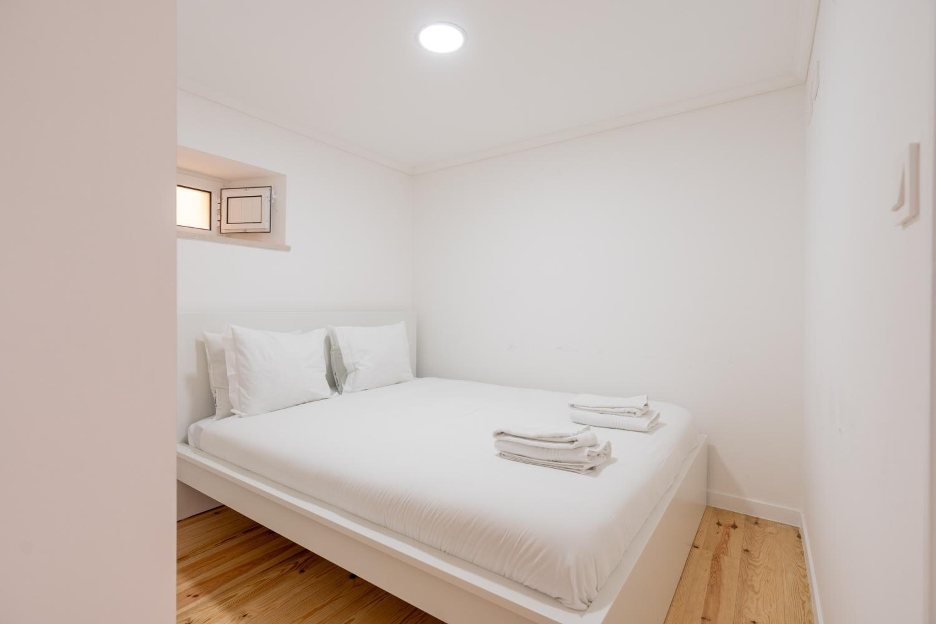 Cozy Bohemian Flat- Berry view 5