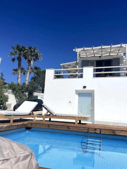 Minimal Cream Apartment Pool-front in Paros