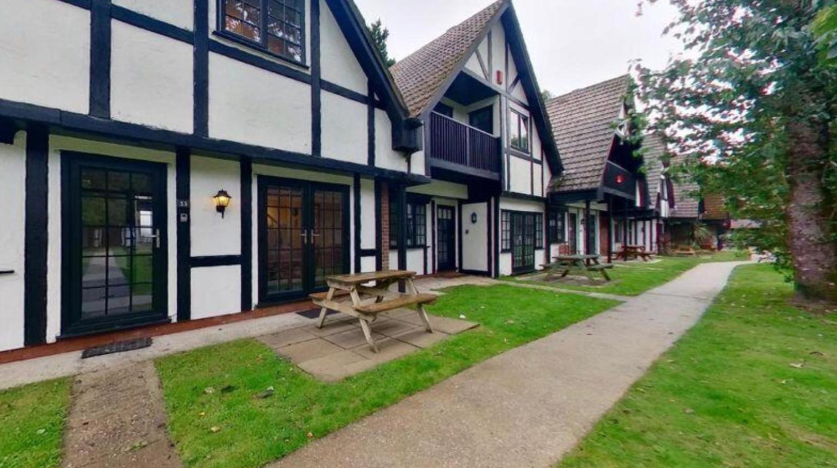 33 Tudor Court view 5