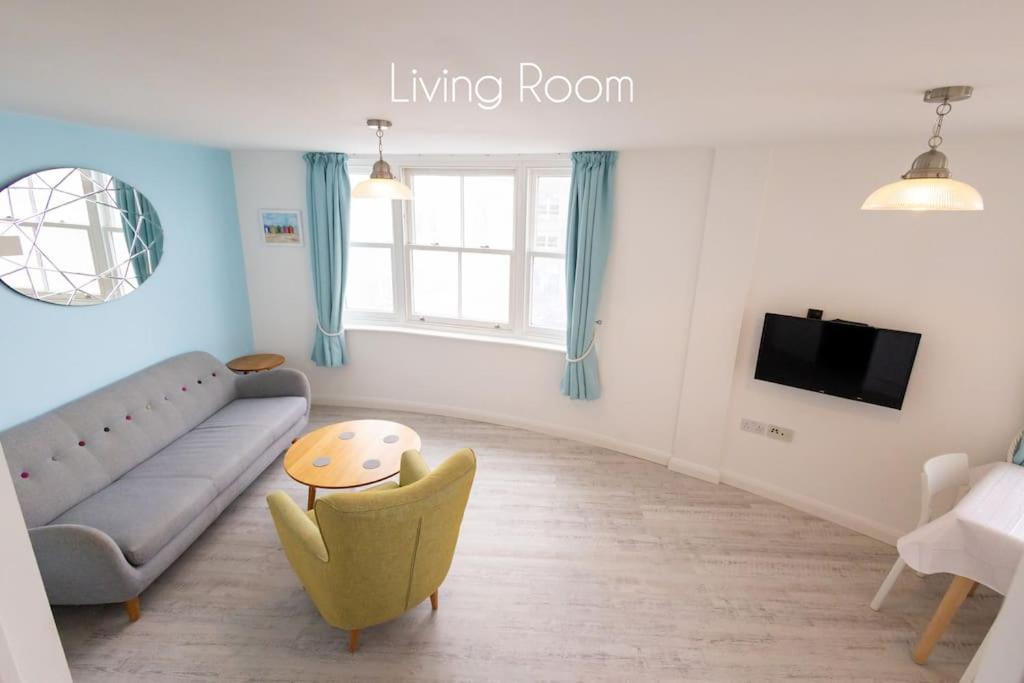 Beachside Gallery Flat Weymouth view 4