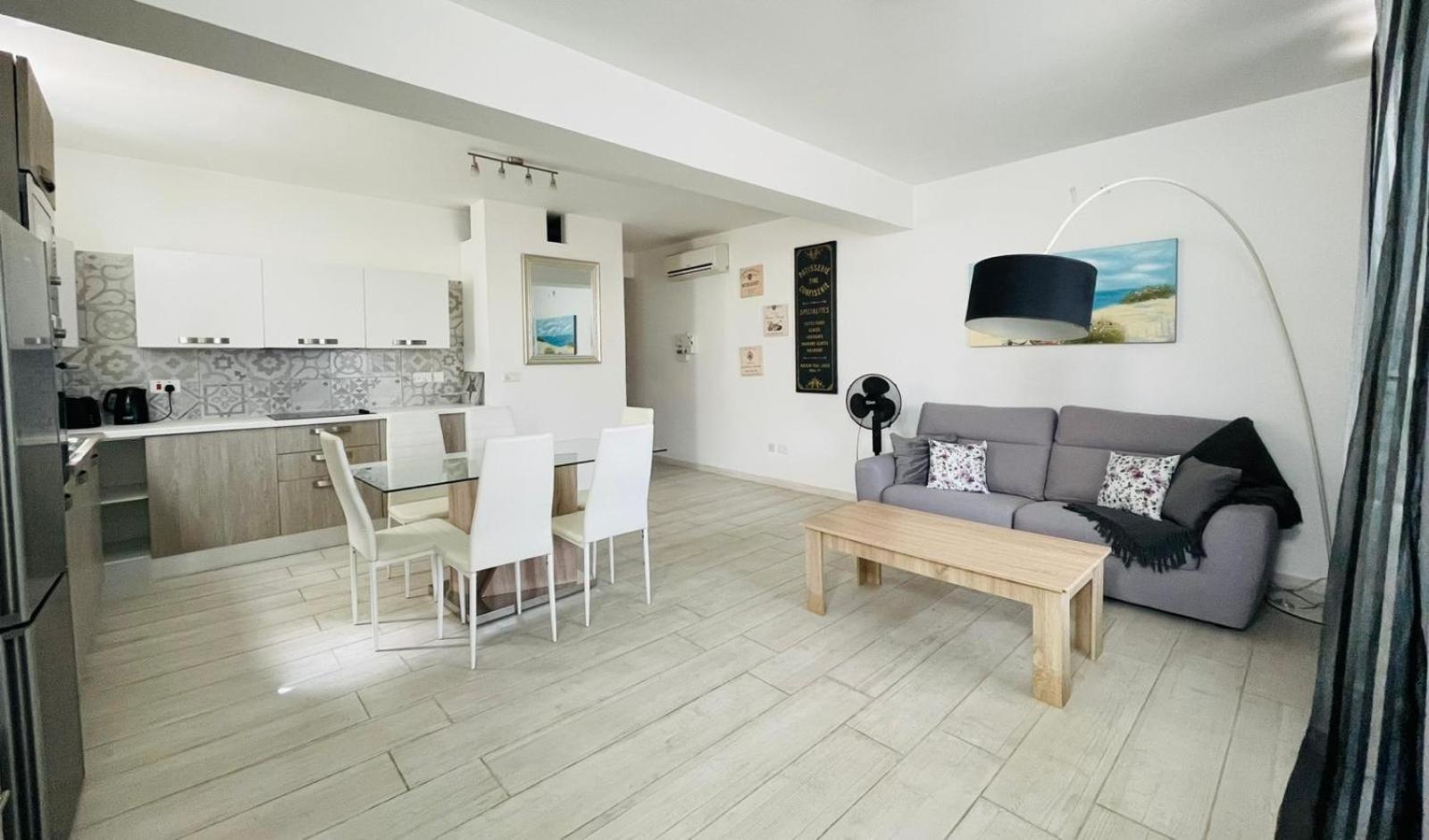 Sea Salt - Seafront Maisonette view 3