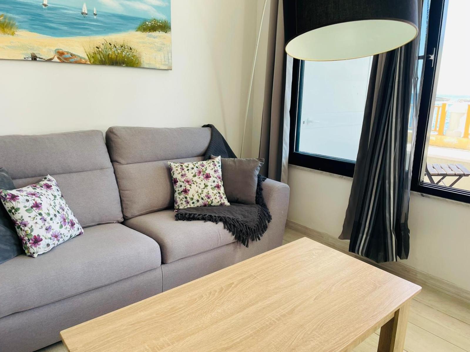 Sea Salt - Seafront Maisonette view 4
